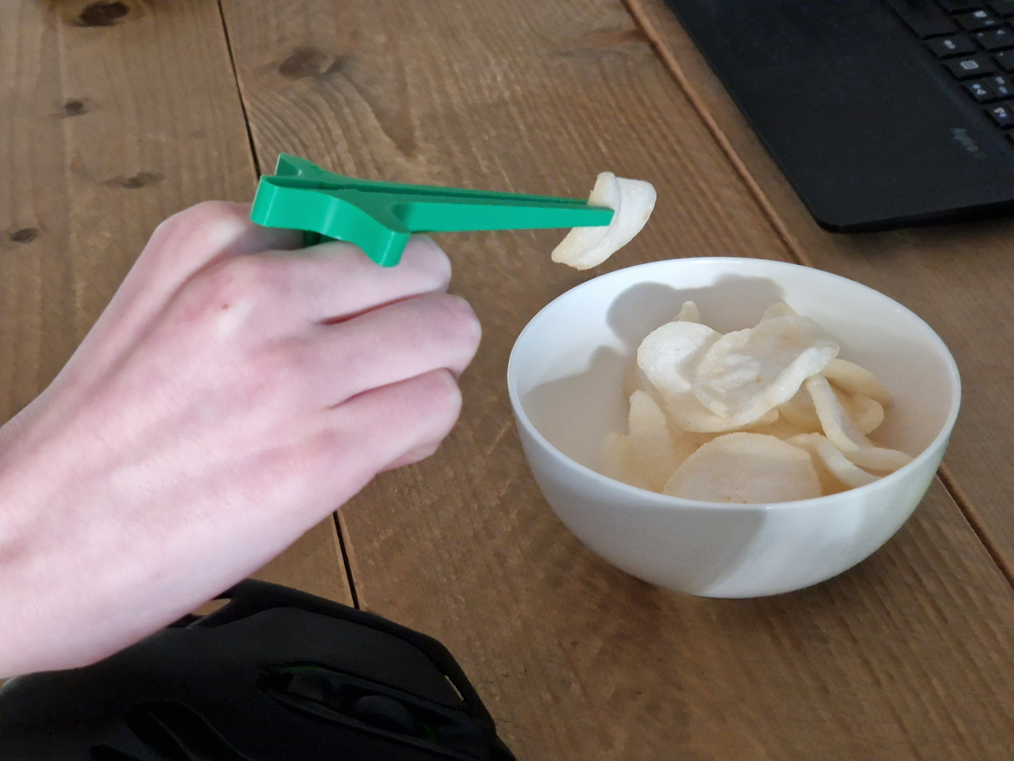 Gamer Konfor Seti Cips Maşası ve Sigara Tutacağı – Oyuncular İçin Pratik Oyun Aksesuarı, Mouse Kullanırken Atıştırmalık Tutucu Set